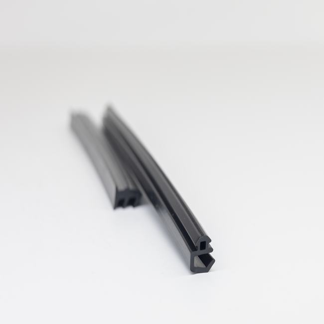 Pintu Kayu dan Pengedap Tingkap