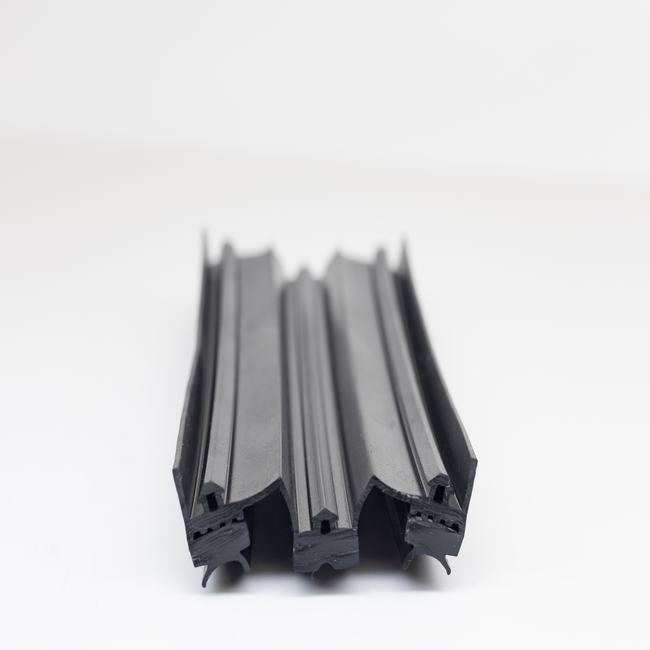 Pintu Kayu dan Pengedap Tingkap